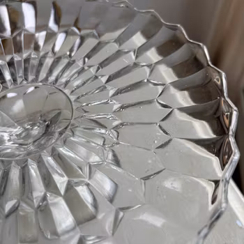 Fat på fot i glas - kakfat - vintage