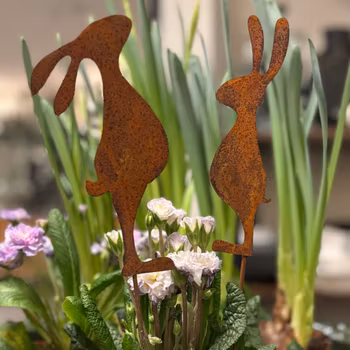 Dekoration hare sticks i rostig metall - 2 varianter - Wikholm Form