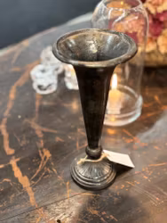 Vas Trumpetvas i metall - två storlekar - Olsson Jensen