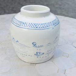 Krus Ingefärskrus Bojan i vitt porslin - Antik