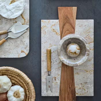 Skärbräda Fat i beige marmor och akacia trä - Affari of Sweden