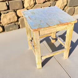 Pall i trä med snyggt sliten look - flera olika - Vintage