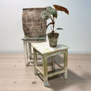 Pall i trä med snyggt sliten look - flera olika - Vintage