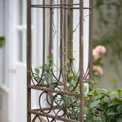 Skärmvägg i rostbrun järn - Wikholm Form