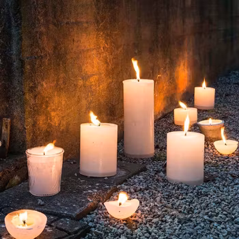 Ljus Uteljus i vitt med otroligt lång brinntid - Flera olika storlekar