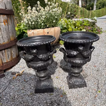 Trädgårdsurna (5) exklusiv gjutjärnskruka med hänklar  - Vintage