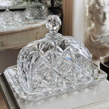 Ostkupa på fat i kristallglas - vintage