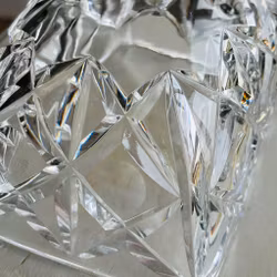 Ostkupa på fat i kristallglas - vintage