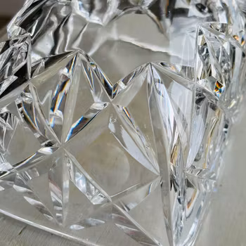 Ostkupa på fat i kristallglas - vintage