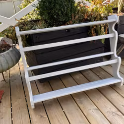 Tallrikshylla -Trä i ljusgrå nyanser - vintage