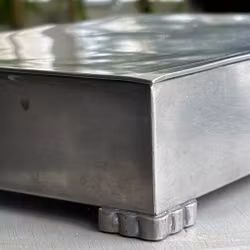 Etui - cigarretui i tenn på små fina fötter och insida av trä - Edlunds Silverfabrik