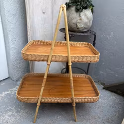 Brickbord i två plan i rotting & bambu - vintage