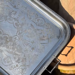 Bricka i större format med fina beslag - Vintage