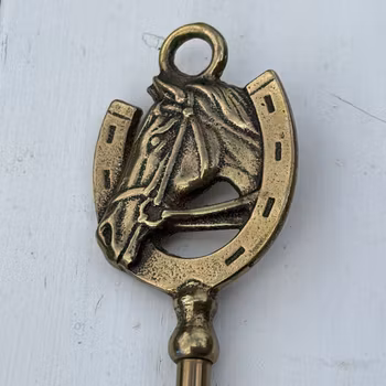 Skohorn i mässing med hästmotiv - Vintage