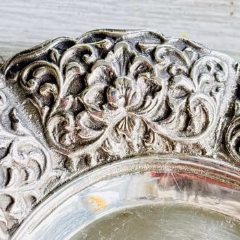 Fat i mindre storlek med vacker dekor - vintage