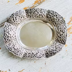 Fat i metall med vacker dekor - vintage