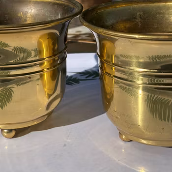 Kruka i mässing 2st, på kulfötter - Made in England - vintage