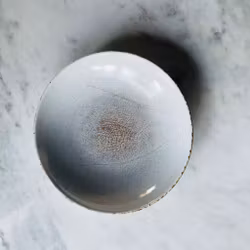 Skål relief i glaserad keramik - Frejas Boning