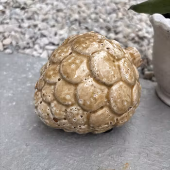Kotte som dekoration i glaserad keramik - Frejas Boning
