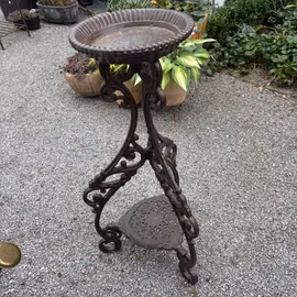 Piedestal i gjutjärn med hyllplan - Danys Home
