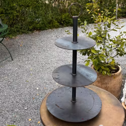 Fat i tre våningar - järn som får patina - BGreen