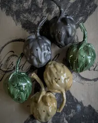 Salt- och pepparströare kronärtskocka i stengods- Creative souls