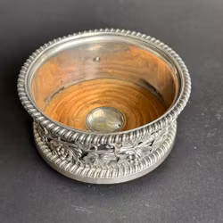 Coaster med vindruvsdekor Engelsk nysilver - Vintage