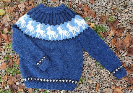 Barntröjor hästmönster ca 10-12 år, se mått