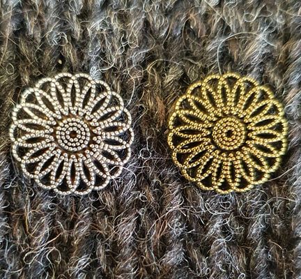Metallknapp ca 17mm-AntikSilver- eller brons- blomma