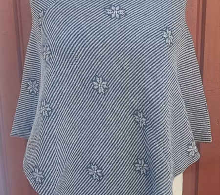 Poncho-blomsteräng åtterblad/rand