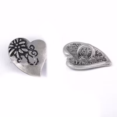 Metallknapp ca 17mm-AntikSilver -"Hjärta m blomma"