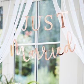 Girlang - Just Married - Scripted Rosé