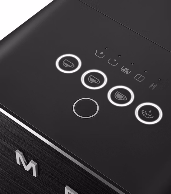 Smeg Täysautomaattinen kahvinkeitin maidonvaahdottimella, tumman musta