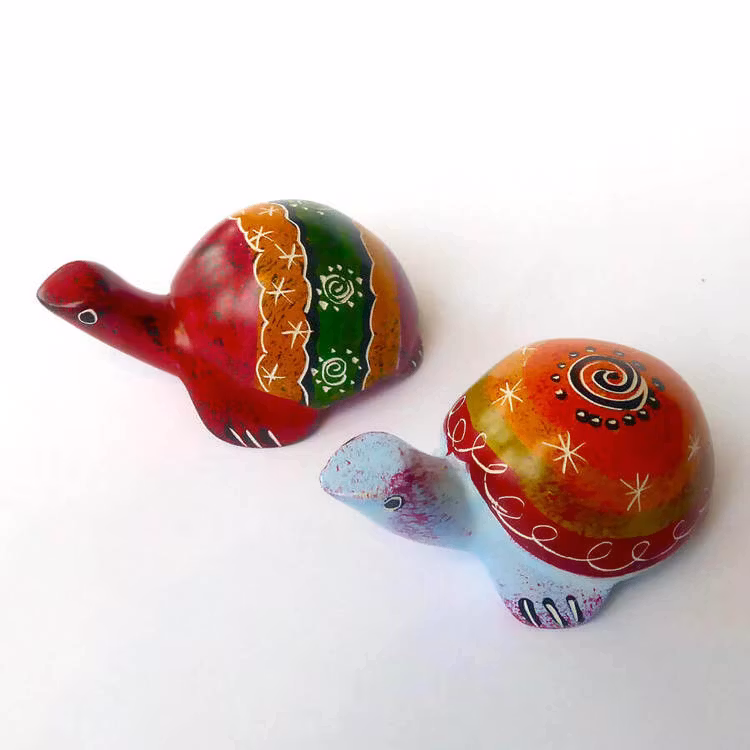 Två sköldpaddor i täljsten. 7 cm. Kisii-täljsten. En liten fin lyckosymbol, Fair Trade från Kenya