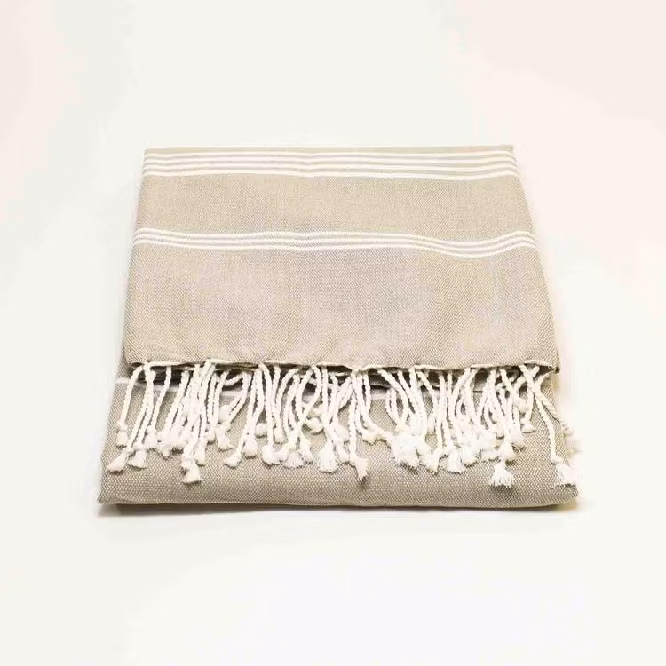 Mjuk & lätt badduk, fouta, hamam. Beige/vit. God uppsugningsförmåga. Torkar snabbt. Perfekt på stranden & på resan. Även som bordsduk. Ekologisk & Fair Trade.