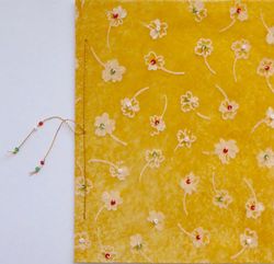 Brevkort m kuvert, Blomsteräng, gult med pärlor