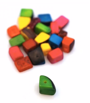 Bitar av taguanöt, flera färger, DIY