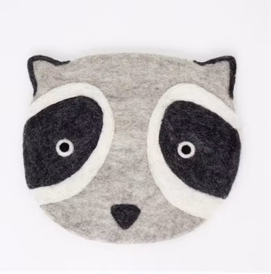 Sittdyna för barn från Afroart, motiv Grävling (badger), tovad för hand i Nepal. Fair Trade.