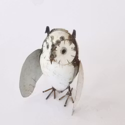 Metallkonst från Zimbabwe, Liten uggla med vingar, up-cycling