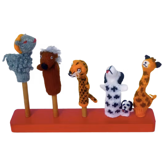 Handstickade fingerdockor: getbock, igelkott, leopard, hund/dalmatiner och giraff. Fair Trade.
