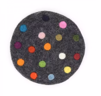 Underlägg Dots / Prickar, tovat, mörkgrå