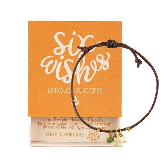 Läderarmband Success / Framgång, med 3 charms, varav en av citrin. Amulte för självförtroende. Här med presentförpackning, text engelska/tysk. Fair Trade.