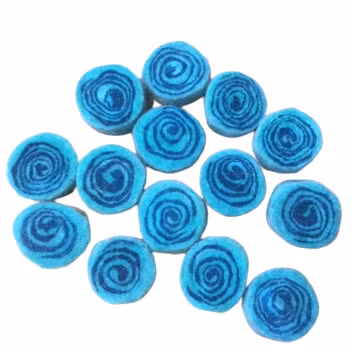 Små tovade rullar, 25 styck, blå, spiralmönster, DIY, Fair Trade från Nepal.