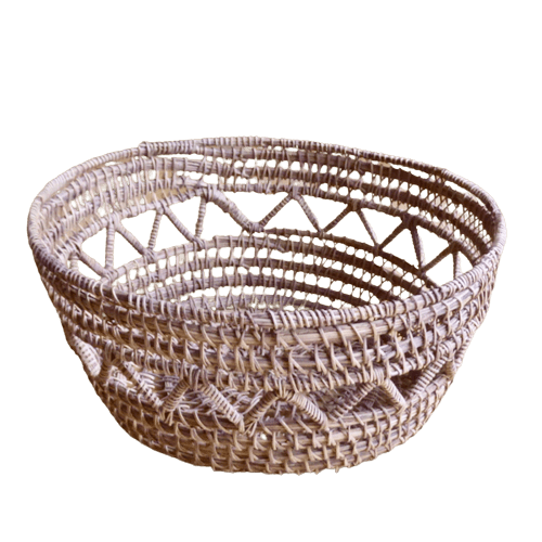 Korg, liten med flätat mönster, naturfärg, palmfiber. Bangladesh.
