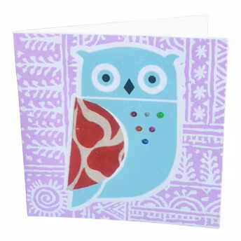 Brevkort med kuvert, Uggla, bomullspapper, återvunnet sarityg, screentryck, paljetter, 14x14cm. Fair Trade.