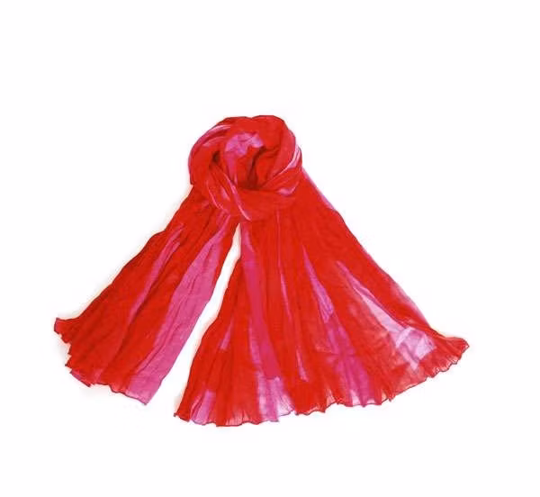 Sjal, scarf mått 180x110cm i krinklad bomull. Klara färger, cerise-röd. Fair Trade.