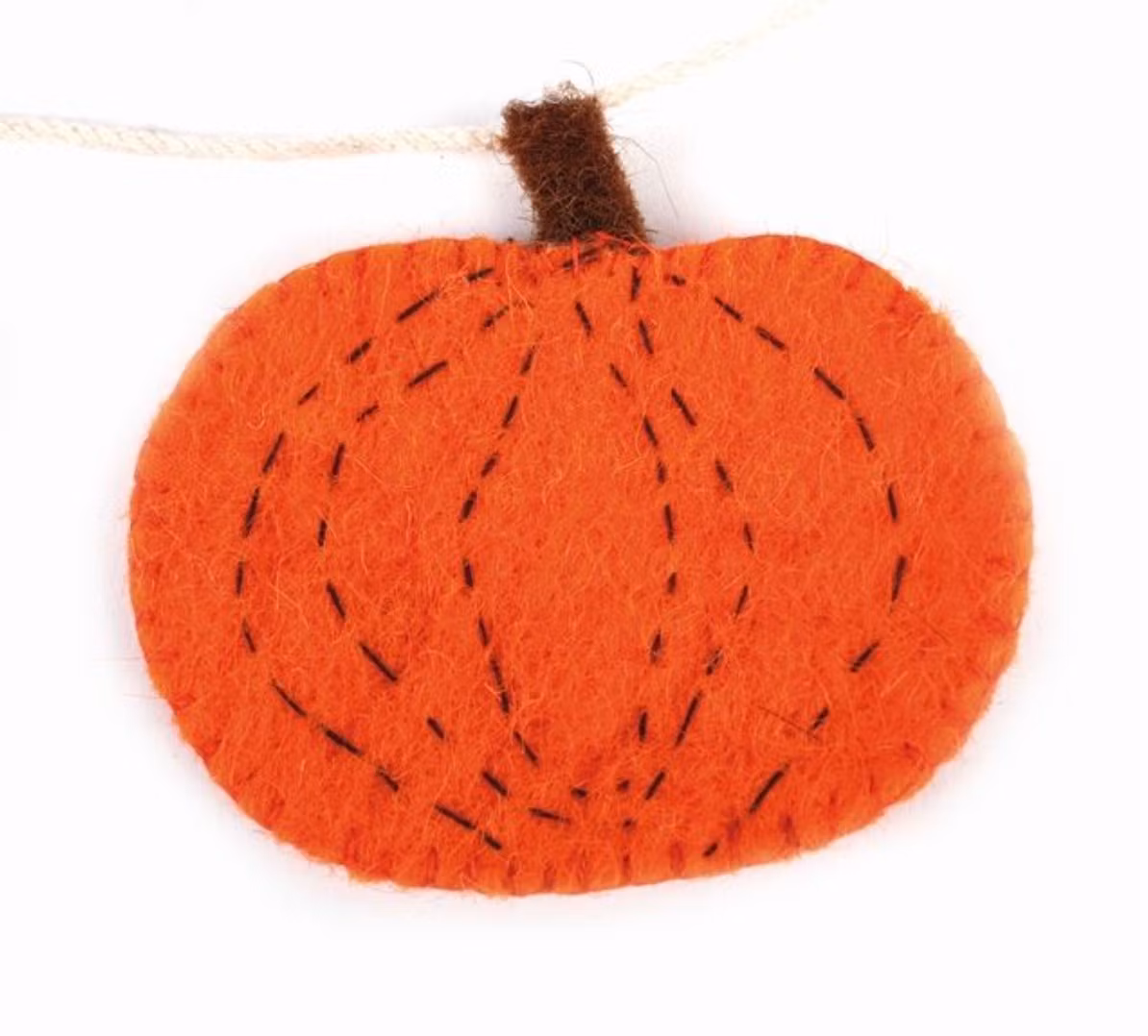Tovad höstgirlang, detaljbild orange pumpa. Fair Trade, Indien.