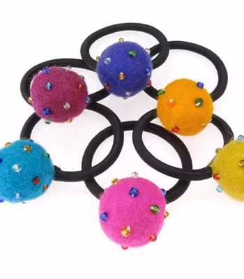 Hårsnodd, hårgummi Boll med pärlor, tovad