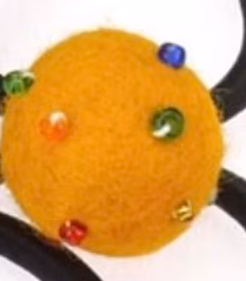 Hårsnodd, hårgummi Boll med pärlor, tovad