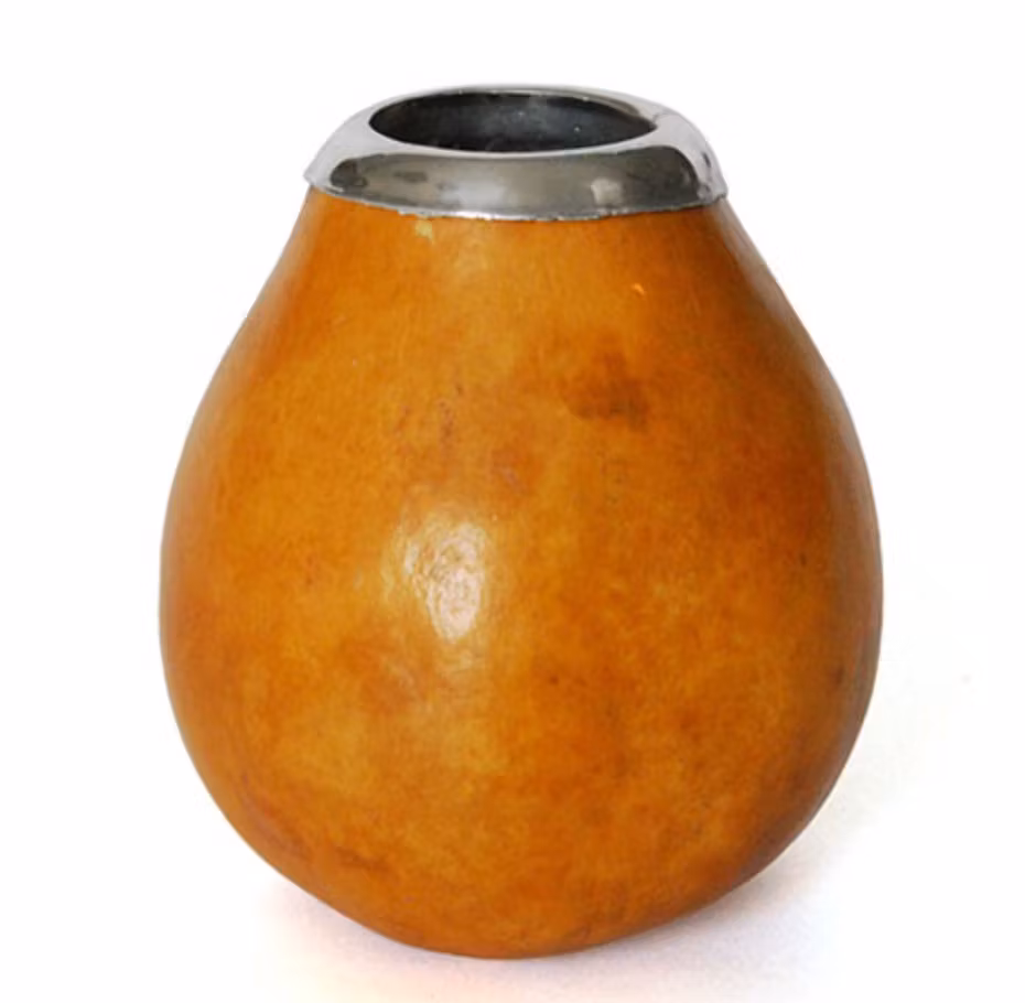 Stor kalebass-kopp till mate, matekopp. Varierande naturfärger. ca 300 ml. Med metallring.